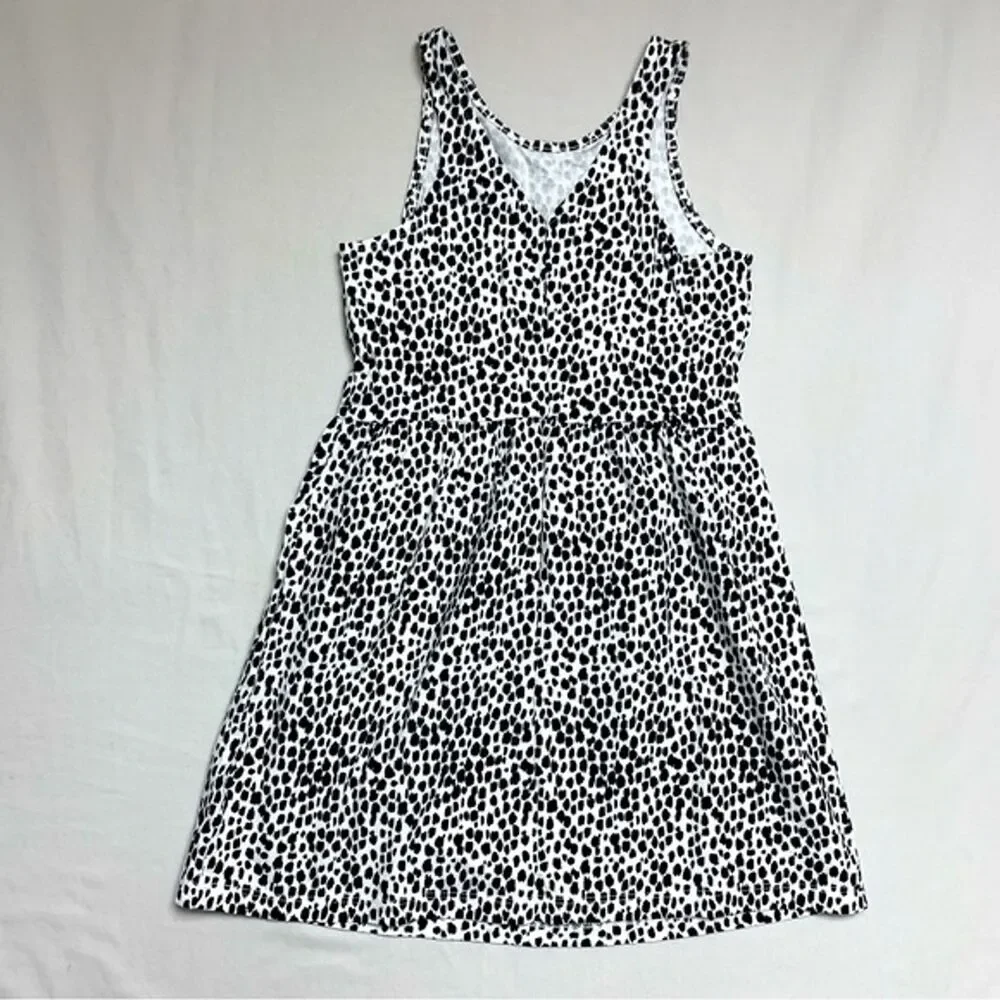 Old Navy white black